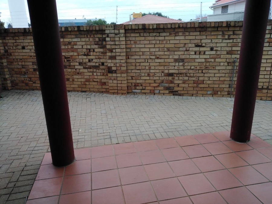 1 Bedroom Property for Sale in Kannoniers Park North West